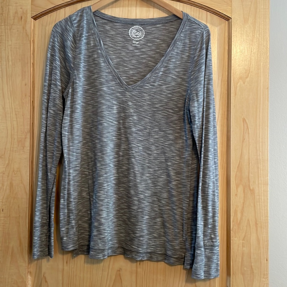 Love sleeve v-neck